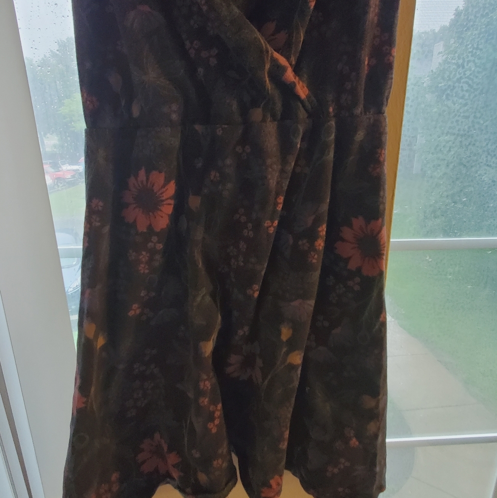 Pretty Midi dress with flowers